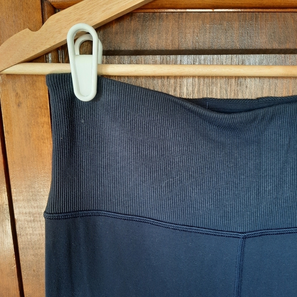 Athleta Studio Flare Pant Powervita Fabric Navy Yoga Activewear Leggings Size M - Picture 5 of 13